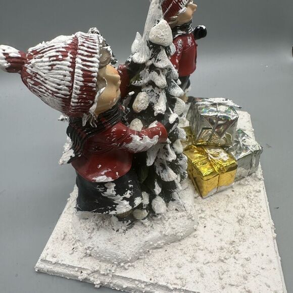 Vintage snow people playing in the snow Christmas scene - Picture 5 of 12